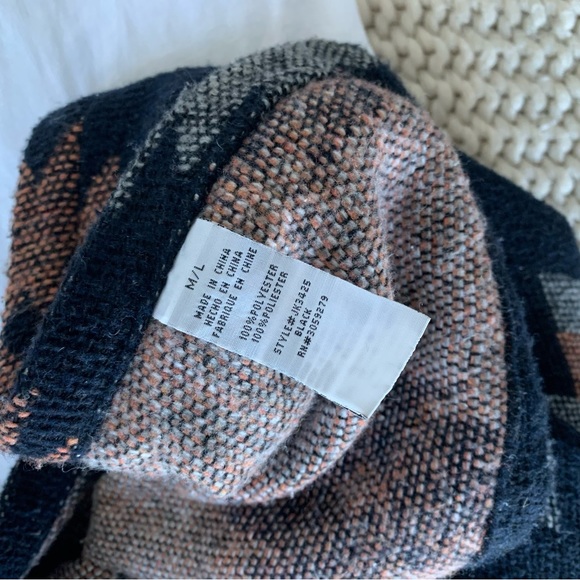 Thread & Supply Poncho - Picture 6 of 6